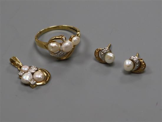 A modern suite of 18ct gold, cultured pearl and diamond jewellery,